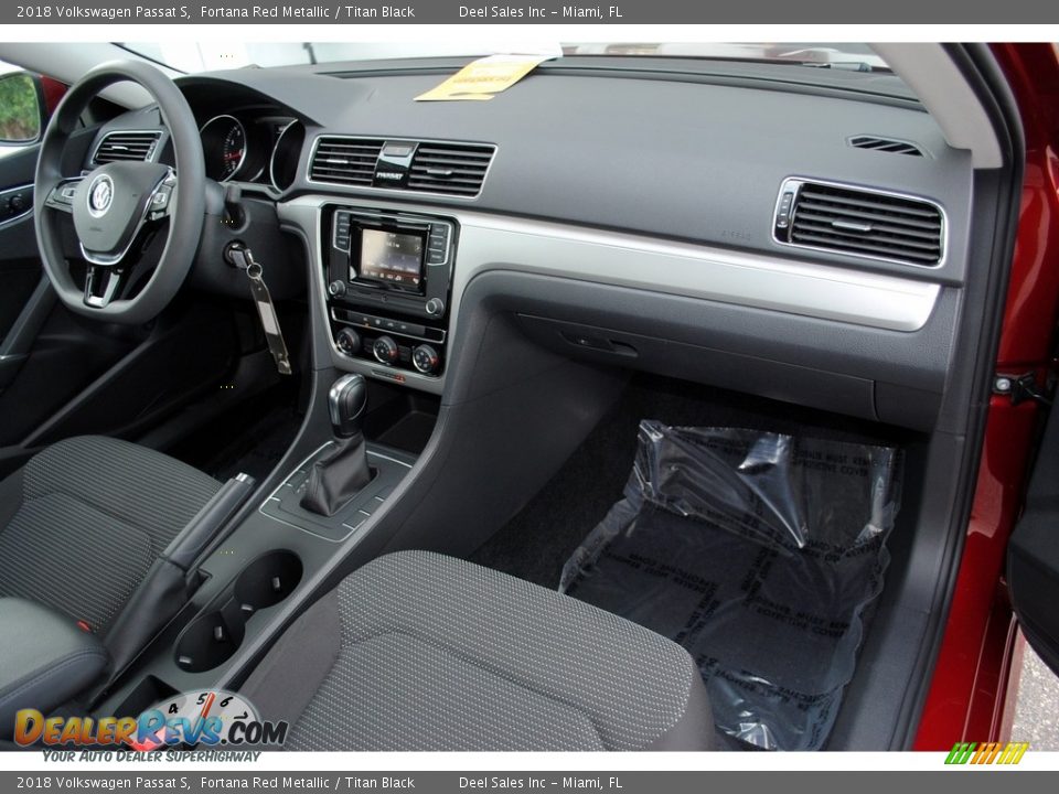 2018 Volkswagen Passat S Fortana Red Metallic / Titan Black Photo #17