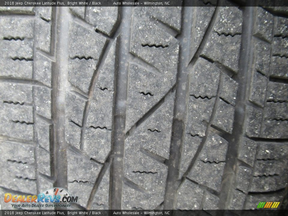 2018 Jeep Cherokee Latitude Plus Bright White / Black Photo #9