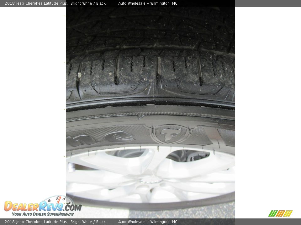 2018 Jeep Cherokee Latitude Plus Bright White / Black Photo #10