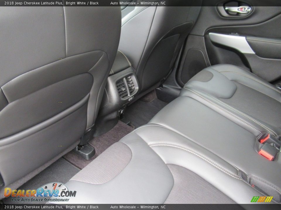 2018 Jeep Cherokee Latitude Plus Bright White / Black Photo #12