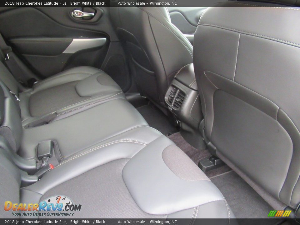 2018 Jeep Cherokee Latitude Plus Bright White / Black Photo #14