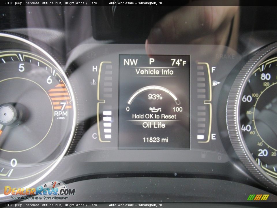 2018 Jeep Cherokee Latitude Plus Bright White / Black Photo #16