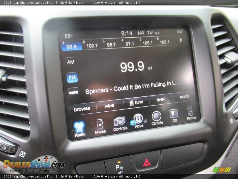 2018 Jeep Cherokee Latitude Plus Bright White / Black Photo #17