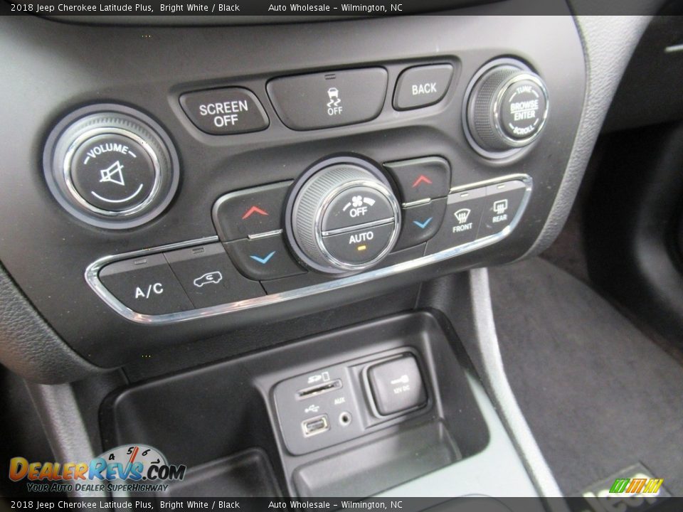 2018 Jeep Cherokee Latitude Plus Bright White / Black Photo #19