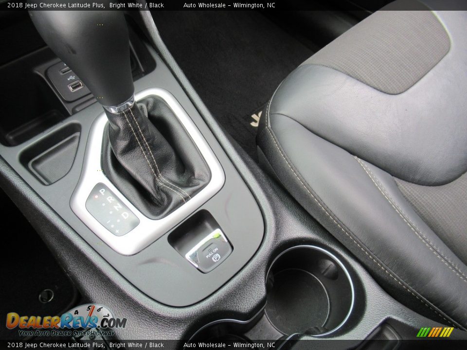 2018 Jeep Cherokee Latitude Plus Bright White / Black Photo #20