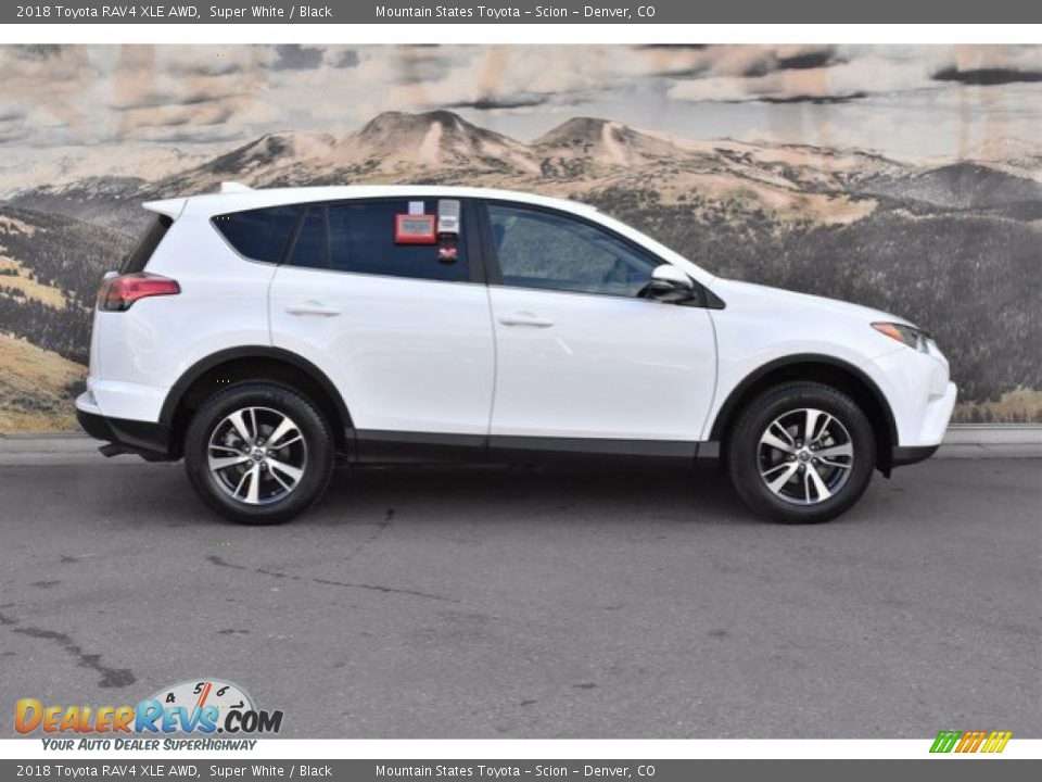 2018 Toyota RAV4 XLE AWD Super White / Black Photo #2