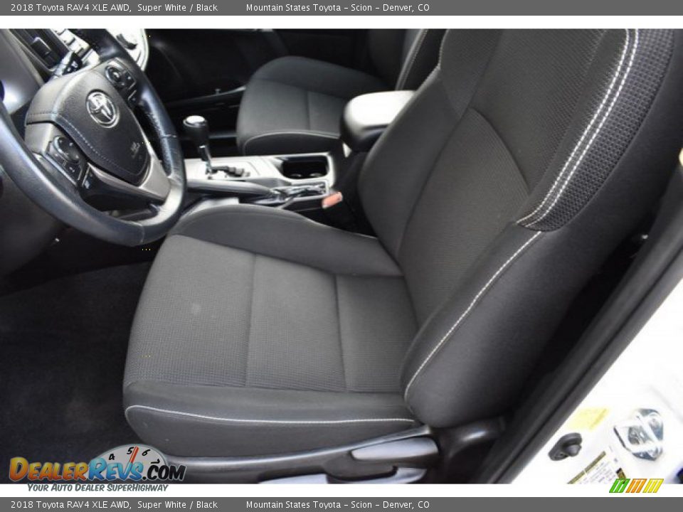 2018 Toyota RAV4 XLE AWD Super White / Black Photo #11