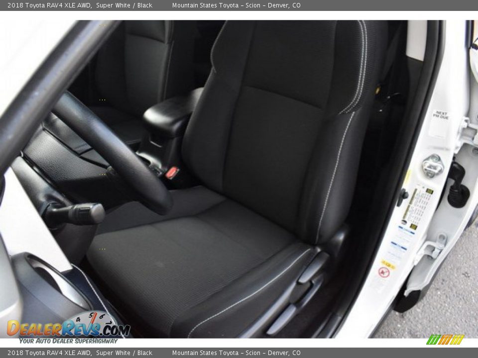 2018 Toyota RAV4 XLE AWD Super White / Black Photo #12