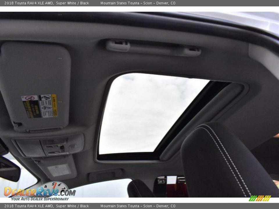 2018 Toyota RAV4 XLE AWD Super White / Black Photo #14