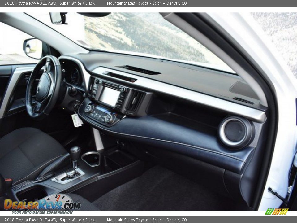 2018 Toyota RAV4 XLE AWD Super White / Black Photo #17