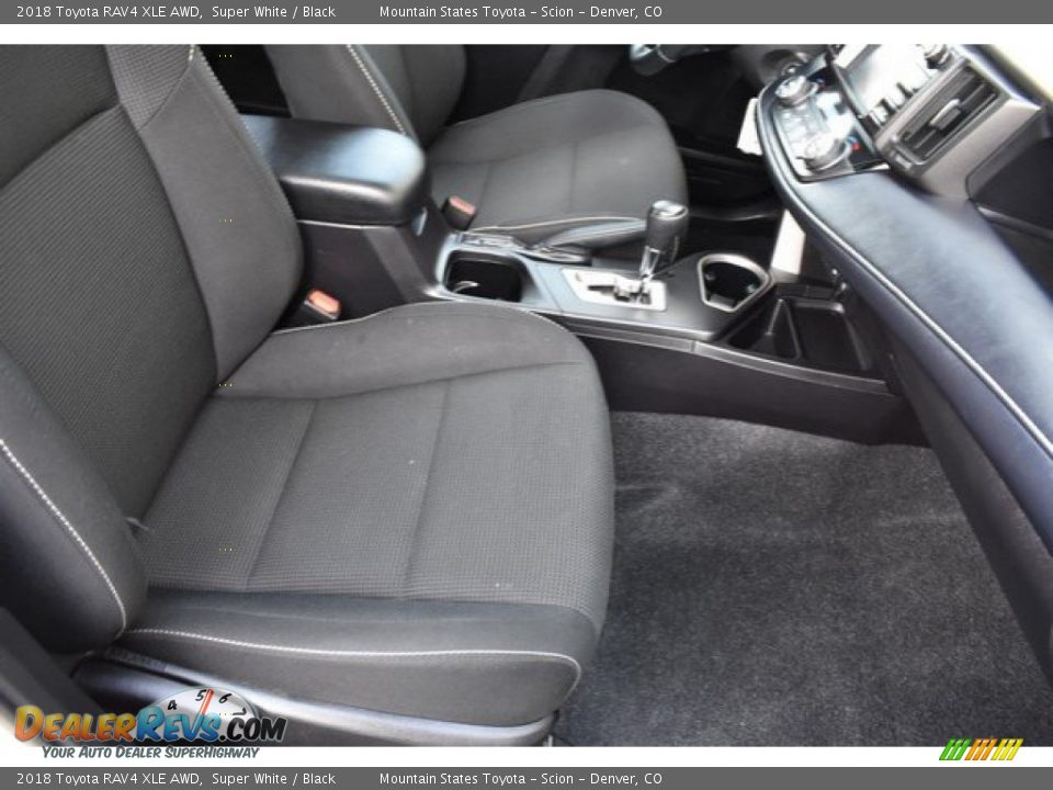 2018 Toyota RAV4 XLE AWD Super White / Black Photo #18