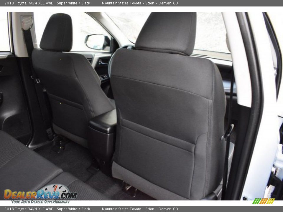 2018 Toyota RAV4 XLE AWD Super White / Black Photo #21
