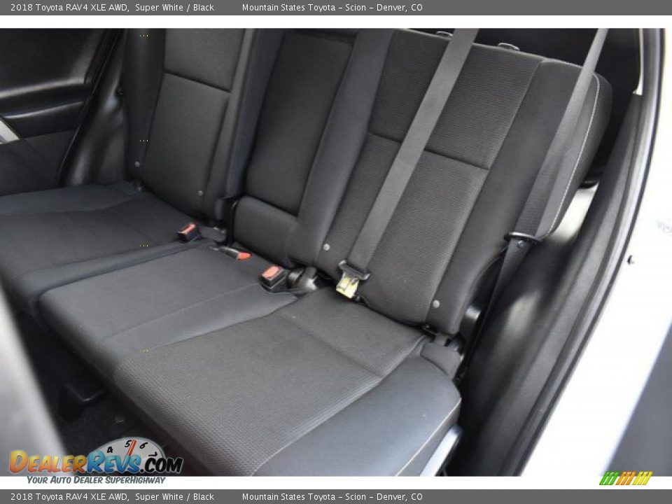 2018 Toyota RAV4 XLE AWD Super White / Black Photo #22
