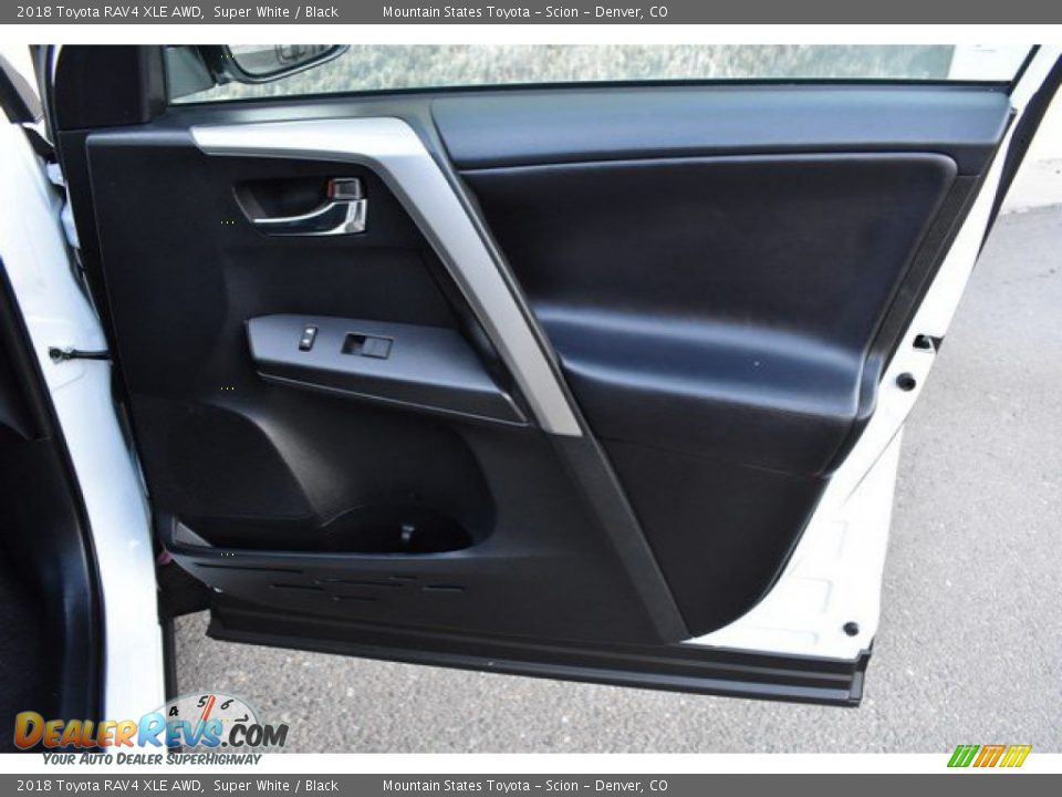 2018 Toyota RAV4 XLE AWD Super White / Black Photo #26