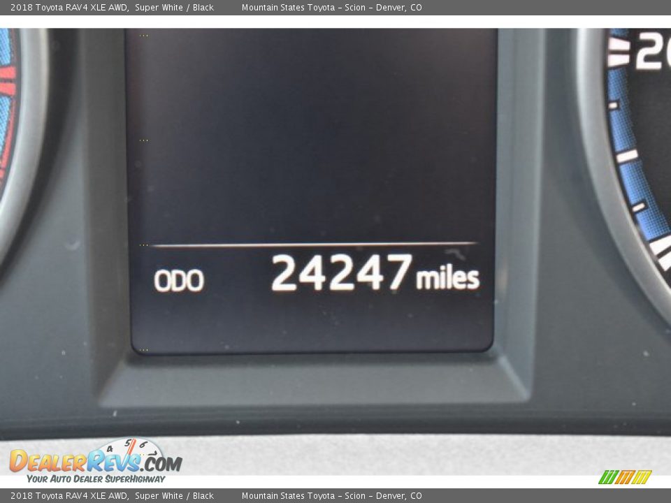 2018 Toyota RAV4 XLE AWD Super White / Black Photo #30