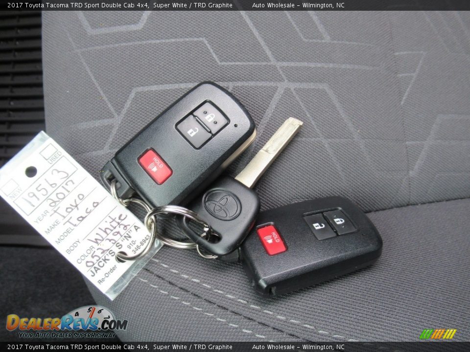 2017 Toyota Tacoma TRD Sport Double Cab 4x4 Super White / TRD Graphite Photo #20