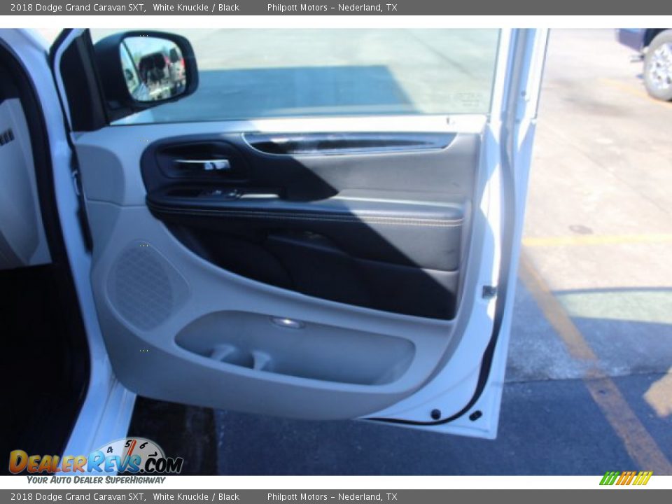 2018 Dodge Grand Caravan SXT White Knuckle / Black Photo #25
