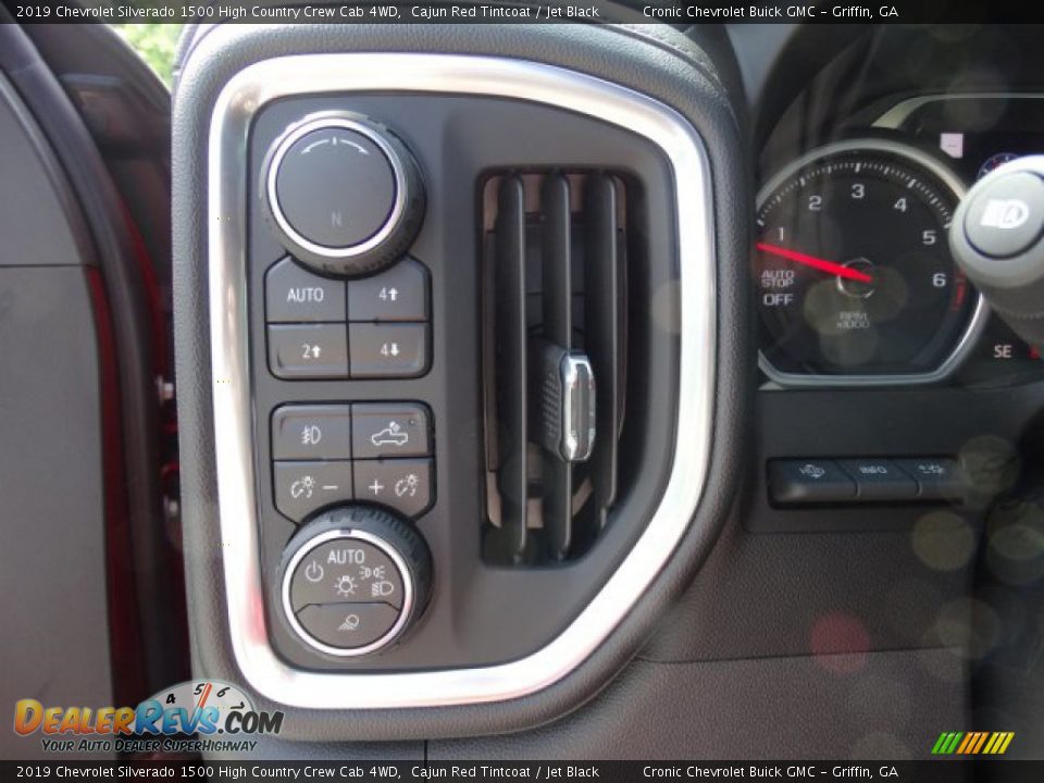 Controls of 2019 Chevrolet Silverado 1500 High Country Crew Cab 4WD Photo #19