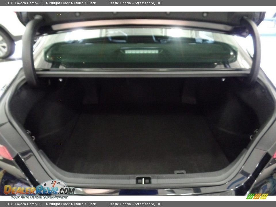 2018 Toyota Camry SE Midnight Black Metallic / Black Photo #31