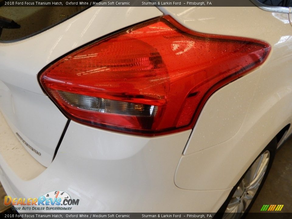 2018 Ford Focus Titanium Hatch Oxford White / Medium Soft Ceramic Photo #5