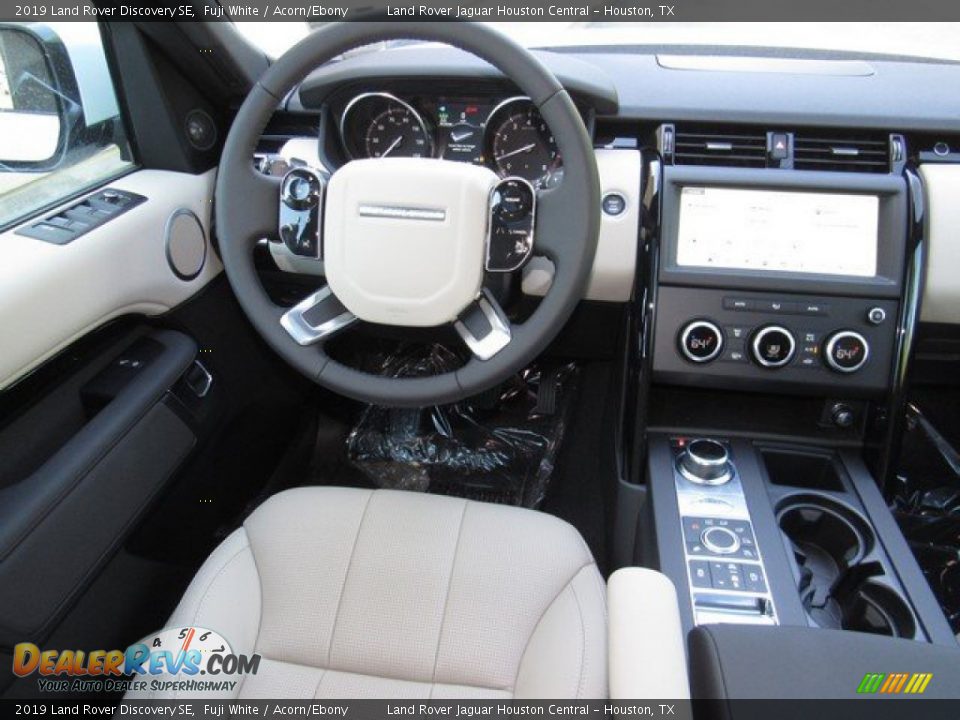 Dashboard of 2019 Land Rover Discovery SE Photo #14