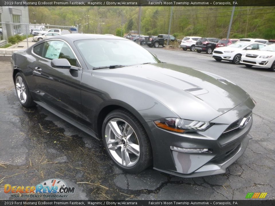 Front 3/4 View of 2019 Ford Mustang EcoBoost Premium Fastback Photo #3