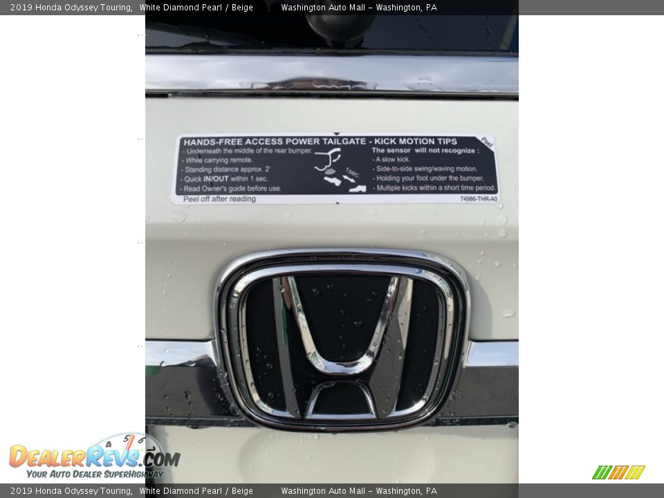 2019 Honda Odyssey Touring White Diamond Pearl / Beige Photo #20