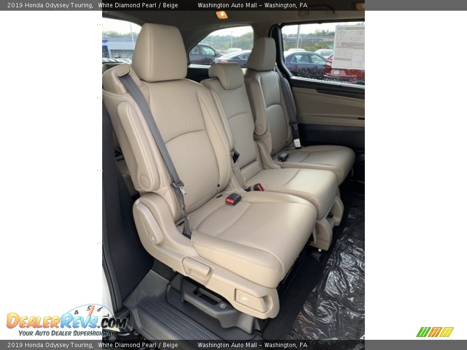 2019 Honda Odyssey Touring White Diamond Pearl / Beige Photo #25