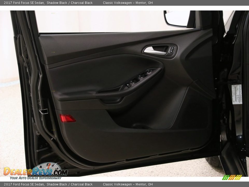 2017 Ford Focus SE Sedan Shadow Black / Charcoal Black Photo #4