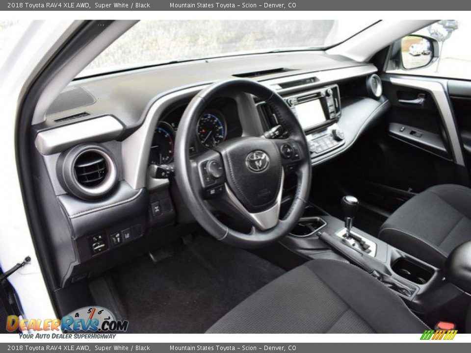 2018 Toyota RAV4 XLE AWD Super White / Black Photo #10