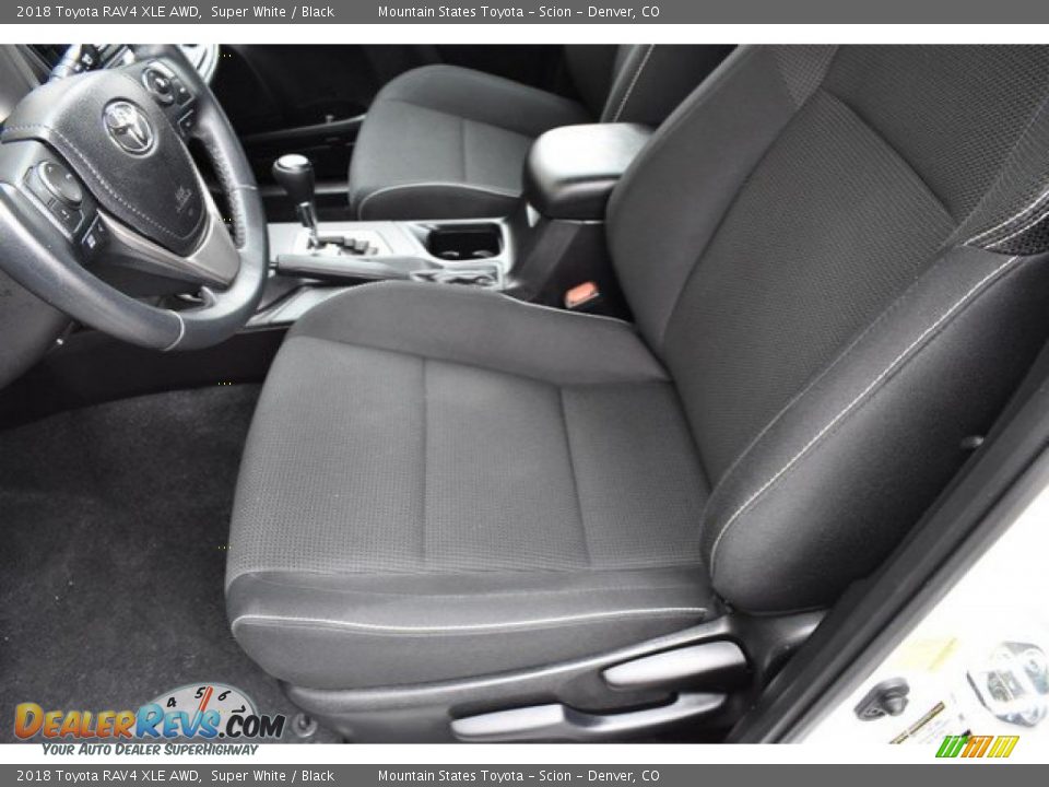 2018 Toyota RAV4 XLE AWD Super White / Black Photo #11