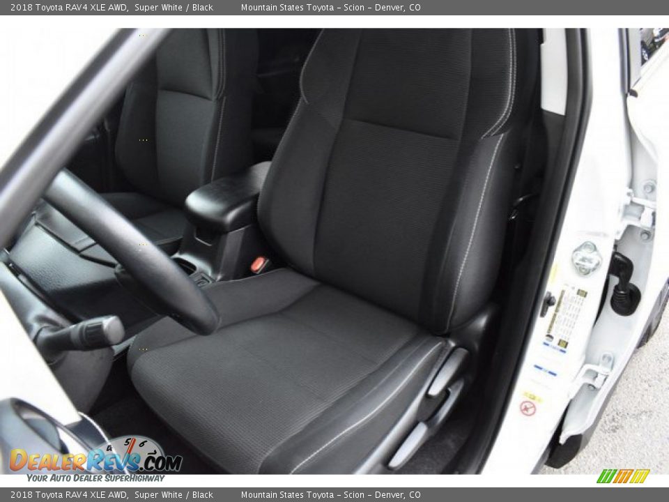 2018 Toyota RAV4 XLE AWD Super White / Black Photo #12