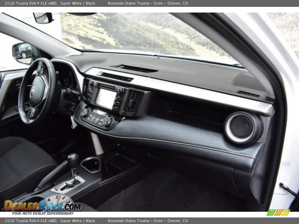 2018 Toyota RAV4 XLE AWD Super White / Black Photo #17