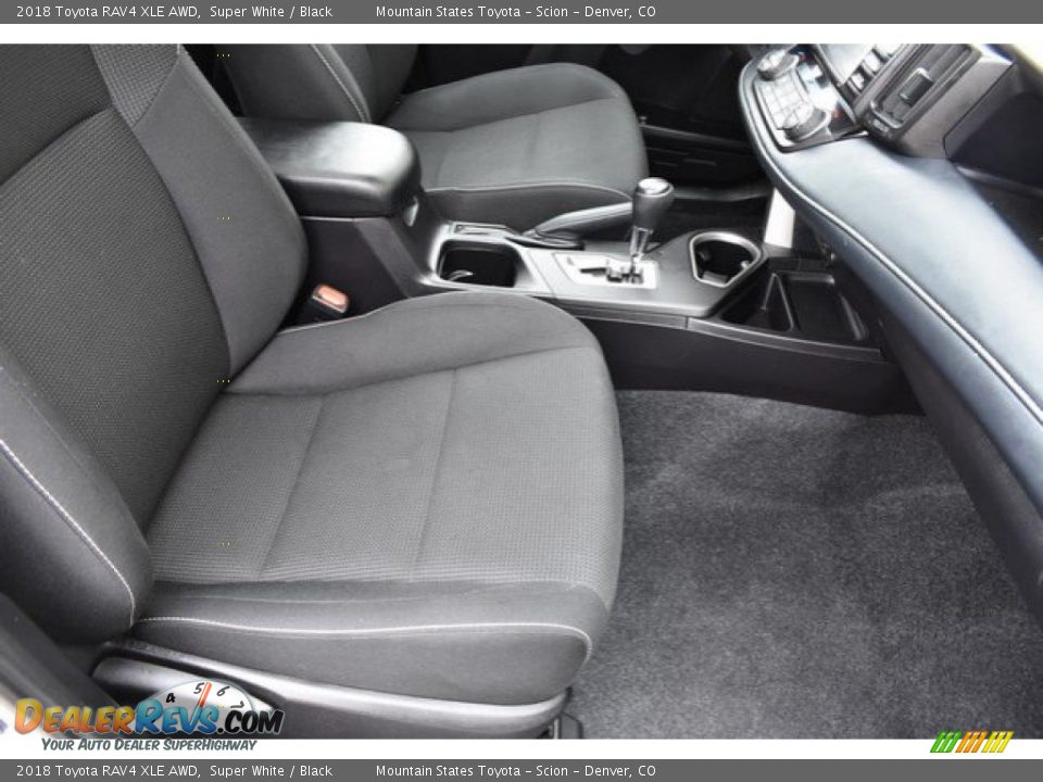 2018 Toyota RAV4 XLE AWD Super White / Black Photo #18
