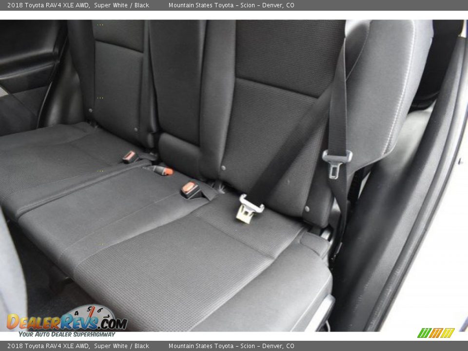 2018 Toyota RAV4 XLE AWD Super White / Black Photo #22