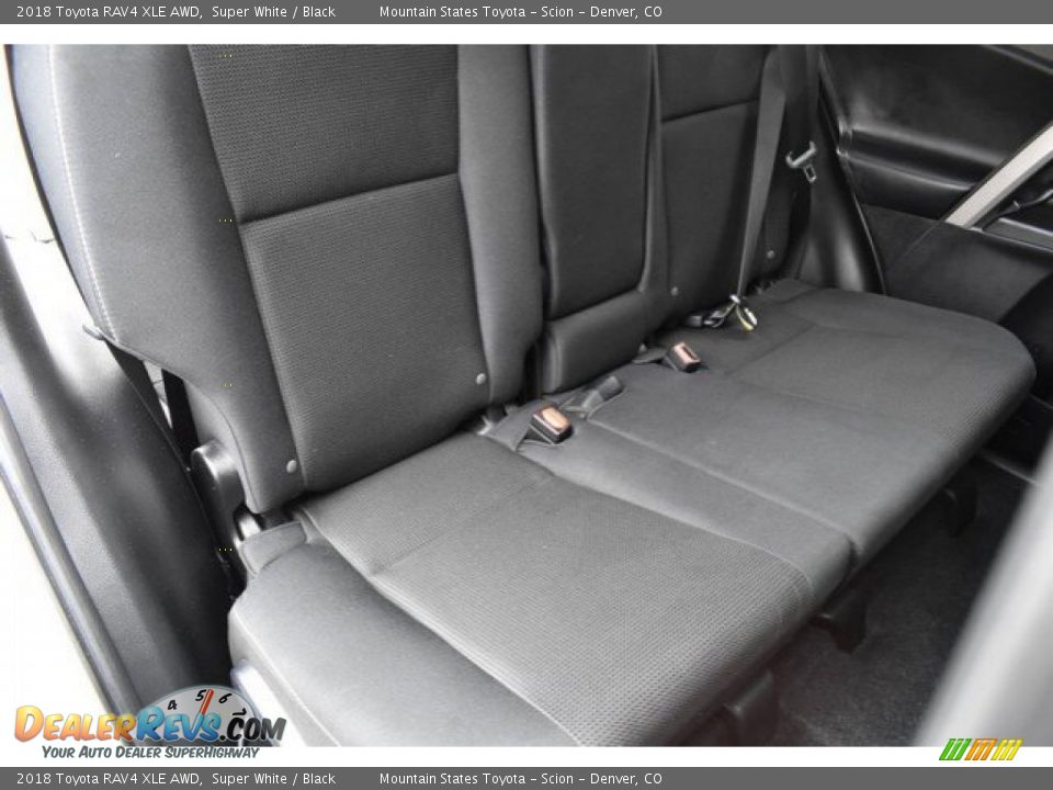 2018 Toyota RAV4 XLE AWD Super White / Black Photo #23