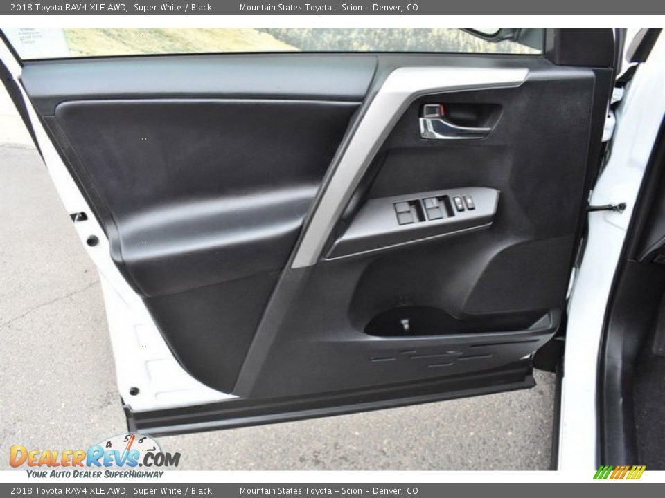 2018 Toyota RAV4 XLE AWD Super White / Black Photo #25