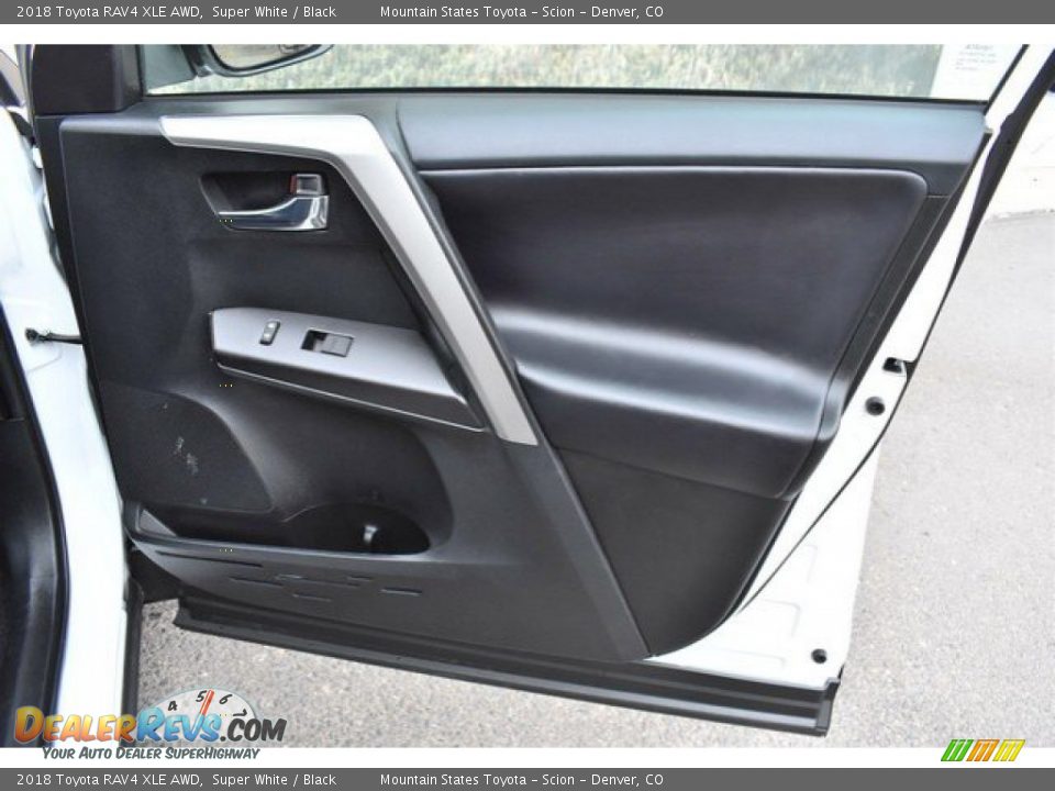 2018 Toyota RAV4 XLE AWD Super White / Black Photo #26