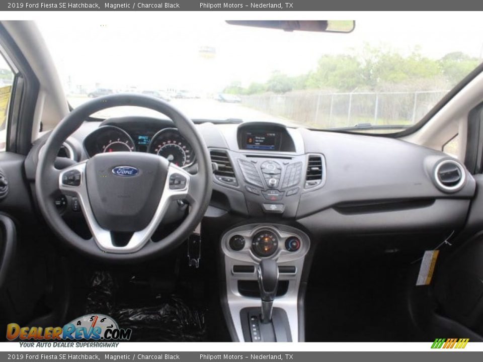 Dashboard of 2019 Ford Fiesta SE Hatchback Photo #17