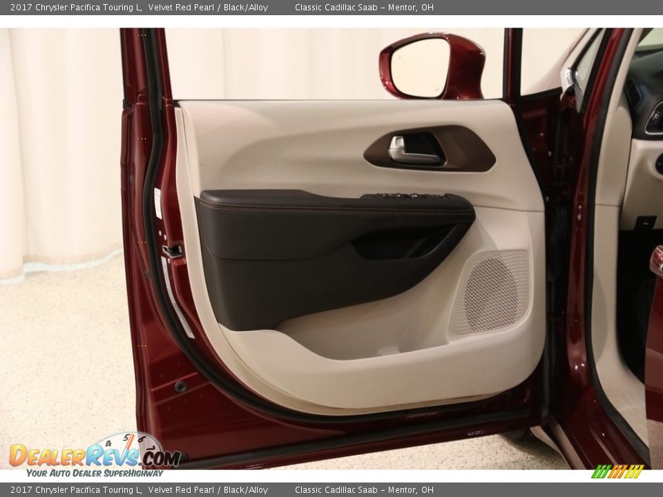 2017 Chrysler Pacifica Touring L Velvet Red Pearl / Black/Alloy Photo #4