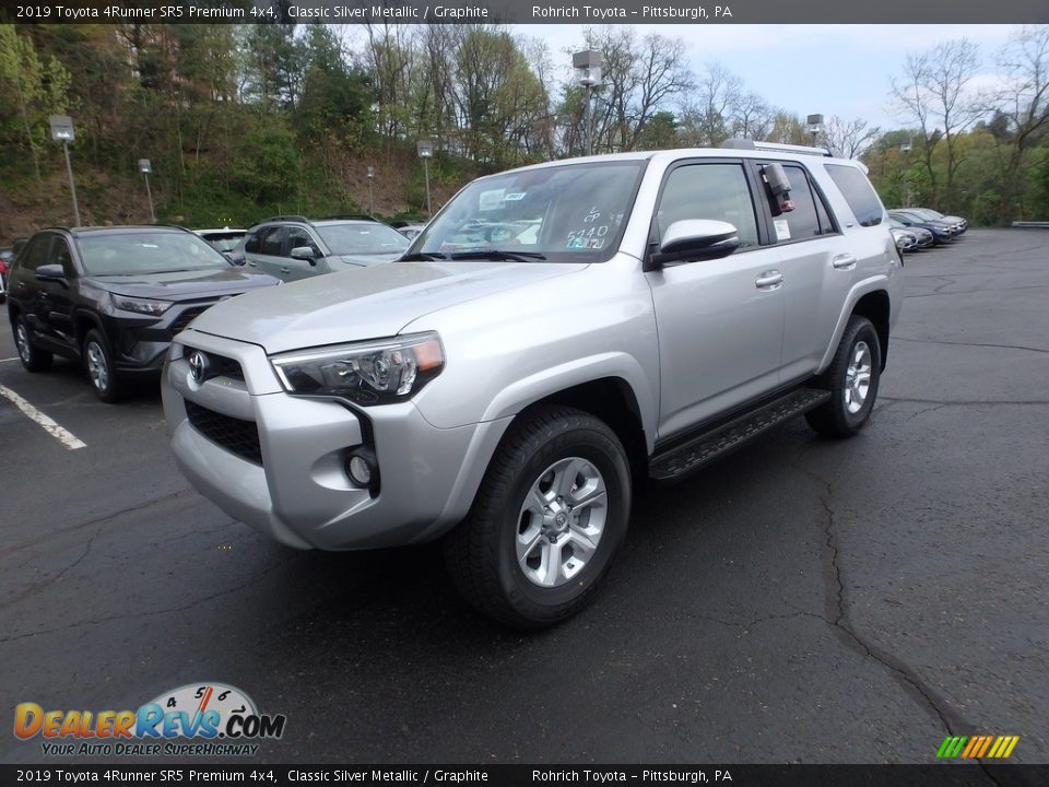 Front 3/4 View of 2019 Toyota 4Runner SR5 Premium 4x4 Photo #4