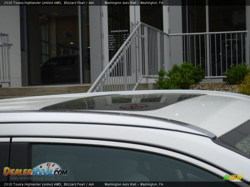 2016 Toyota Highlander Limited AWD Blizzard Pearl / Ash Photo #4