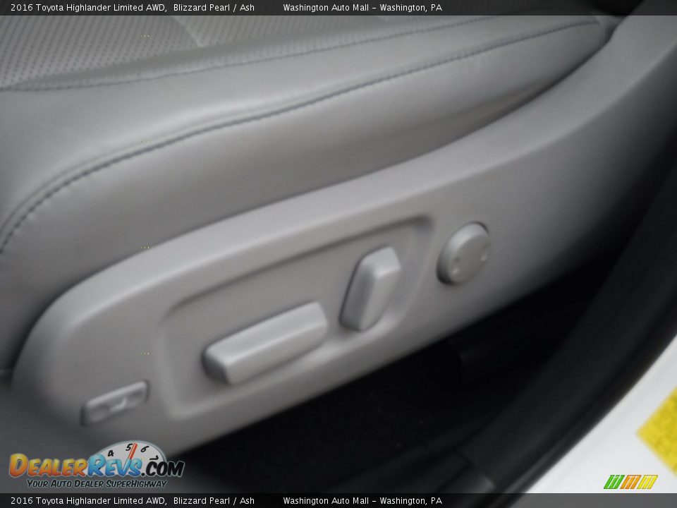 2016 Toyota Highlander Limited AWD Blizzard Pearl / Ash Photo #18