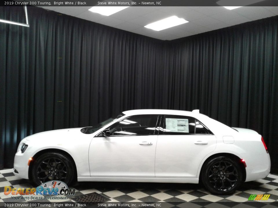 2019 Chrysler 300 Touring Bright White / Black Photo #1