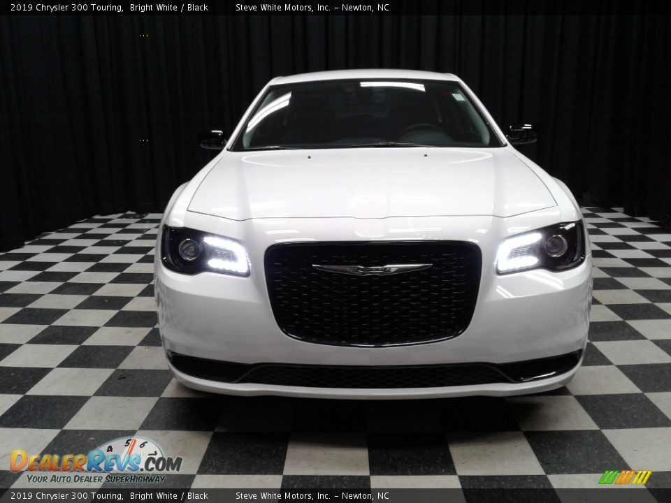 2019 Chrysler 300 Touring Bright White / Black Photo #3