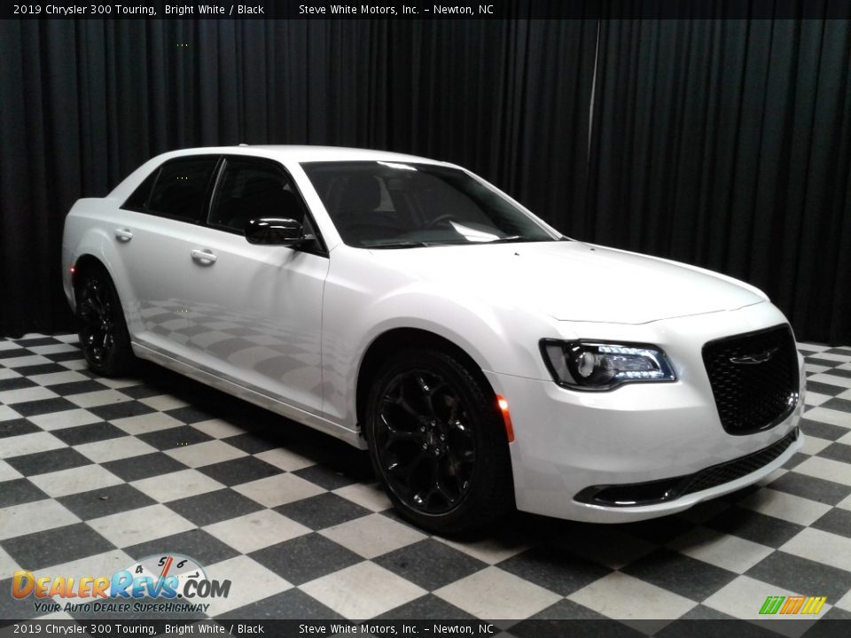 2019 Chrysler 300 Touring Bright White / Black Photo #4