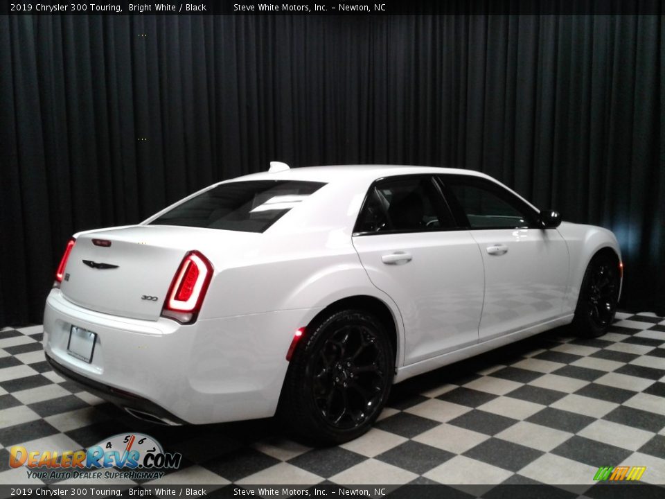 2019 Chrysler 300 Touring Bright White / Black Photo #6