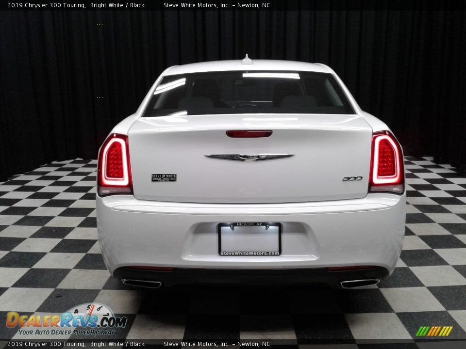 2019 Chrysler 300 Touring Bright White / Black Photo #7