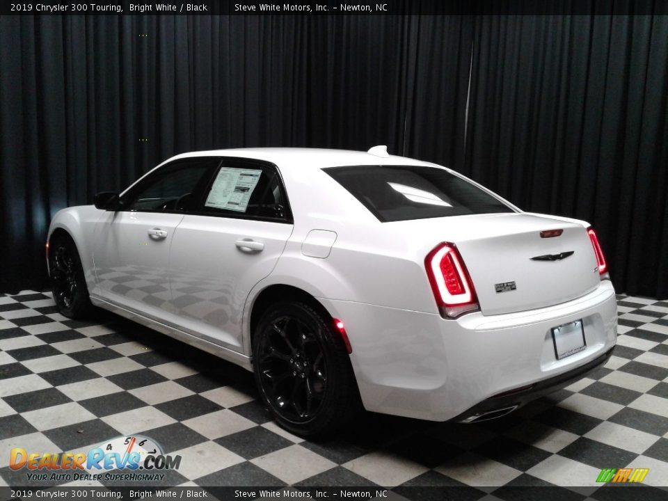 2019 Chrysler 300 Touring Bright White / Black Photo #8