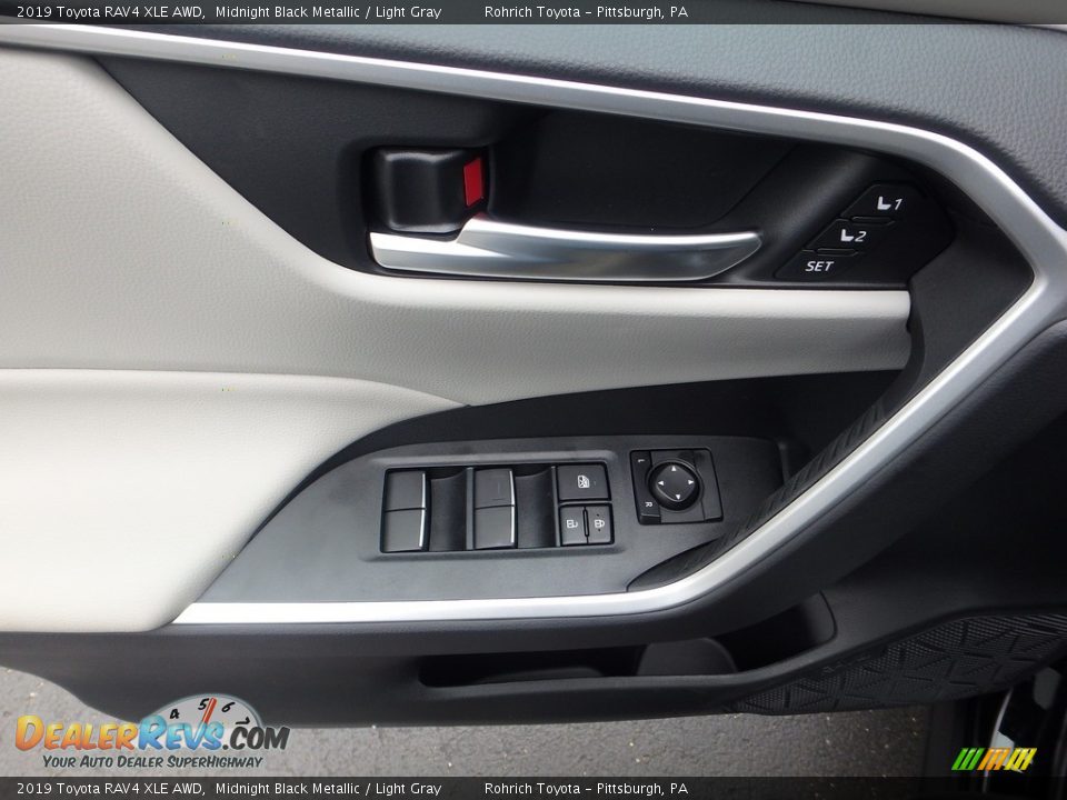 2019 Toyota RAV4 XLE AWD Midnight Black Metallic / Light Gray Photo #9